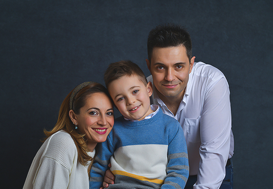 foto in studio di una famiglia, scattata da Ferruccio Munzittu